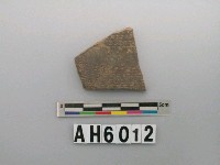 藏品(灰黑色細砂陶片)的圖片